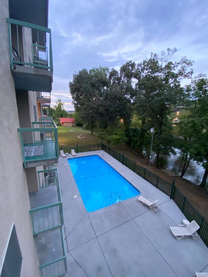 River Place Condos #401 2Bd ピジョンフォージ エクステリア 写真
